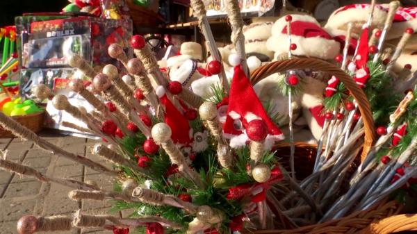 Comercianţii din Timişoara nu mai pot vinde pe stradă beţe de Moș Nicolae fără certificat verde