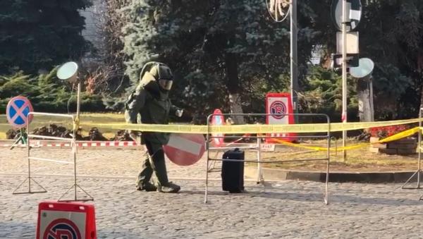 Clipe de panică în Botoșani. Geniștii SRI au fost chemați să verifice un bagaj suspect lăsat în fața Palatului Administrativ