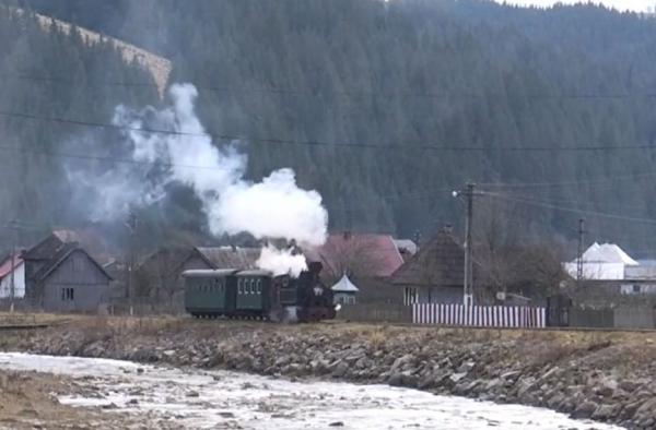 Peisajele de basm din Bucovina, văzute din mocăniţă. Un nou mod de a petrece minivacanţa de 1 Decembrie