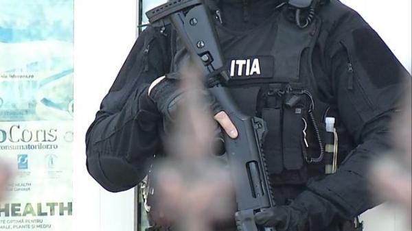 Poliţiştii, liberi să intre în orice casă fără mandat, în condiţii de urgenţă. Proiect de lege, după cazul Caracal