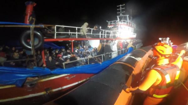 Peste 240 de migranţi, salvaţi în ultimul ceas de pe Marea Mediterană