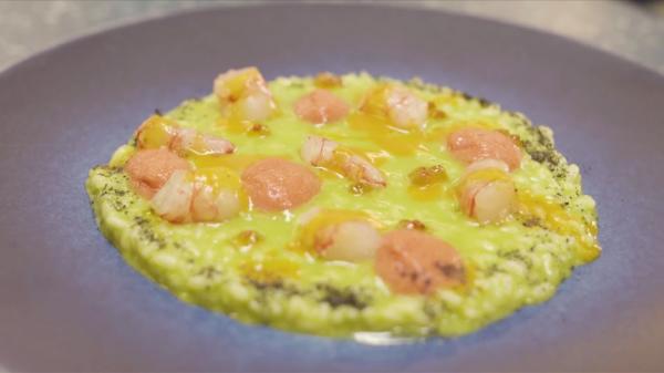 Cum să prepari risotto cu creveţi şi sos pesto