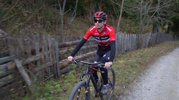 Cursa spre succes a lui Sabin Husariu a început cu un sacrificiu. Pentru o bicicletă, părinţii au fost nevoiţi să vândă o bucată de pământ