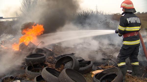 Arderea ilegală a deșeurilor ar putea fi pedepsită cu închisoare până la 3 ani. Procuror: ”E o situație neacoperită penal, nu poți face nimic”