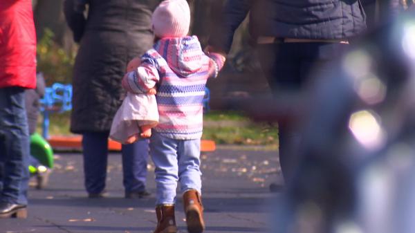 Un start bun în viaţă, prin grija părinţilor: conturile de economii pentru copii câştigă teren. Ce avantaje există