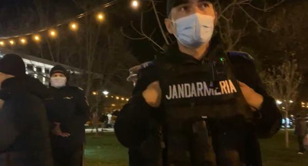 "Luaţi mâna de pe mine!". Încăierare la Târgul de Crăciun din Constanța, din cauza certificatului verde