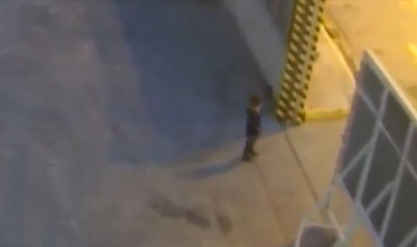 Fetiță de 8 ani din Grecia, ”moarte lentă și dureroasă” după ce a fost strivită de poarta metalică a unei fabrici. Martorii au rămas nepăsători