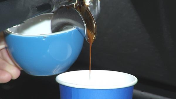 Cafeaua ar putea deveni un lux la care mulţi nu vor cu niciun preţ să renunţe. Cât va costa un cappuccino