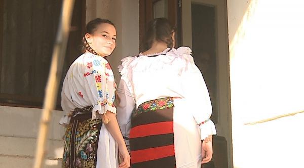 Tradiţii de Sfântul Nicolae. Se spune că, astăzi, din barba moșului se scutură zăpada şi începe să ningă