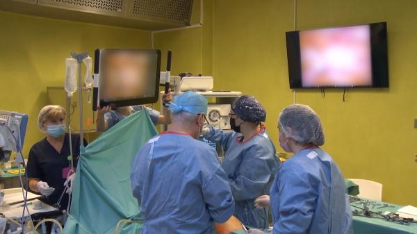 Suntem pe primul loc în Europa la mortalitatea cauzată de cancerul genital. Chirurgia robotică poate salva mii de femei