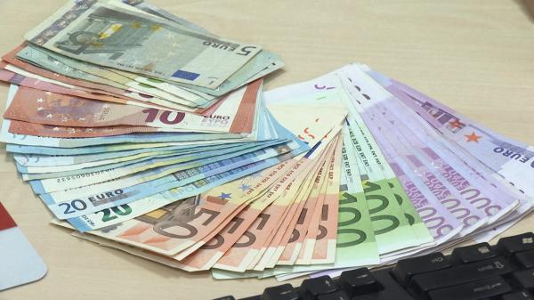 Cum vrea Guvernul să facă rost de bani pentru majorarea pensiilor, salariilor şi alocaţiilor. Taxa de solidaritate, aplicată companiilor cu profit uriaş