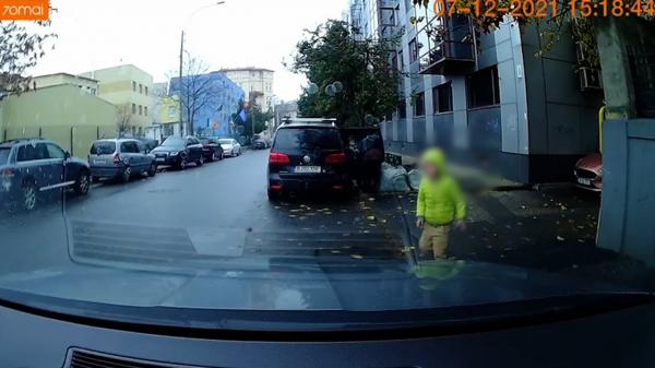 Copil spulberat pe o stradă din Bucureşti. Momentul dramatic a fost surprins de o cameră de bord