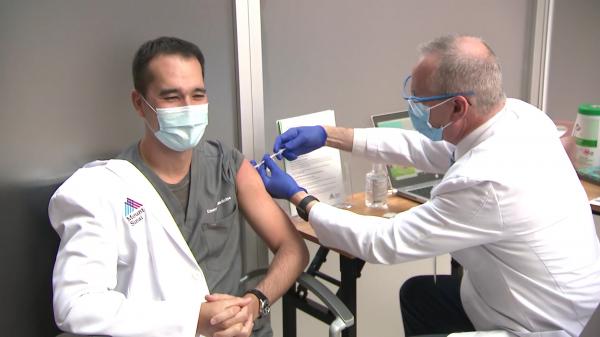 Simulare. Supertulpina Omicron ar putea duce la o explozie de infectări în rândul copiilor: "E suficient un contact de 60 de secunde, fără mască"