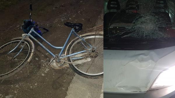 Biciclist spulberat de microbuz pe un drum din Arad. Bărbatul de 66 de ani nu a putut fi salvat