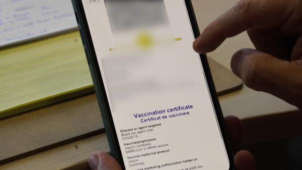 Statul ar putea oferi vouchere pentru testare, în valoare de 750 de lei, pentru cei nevaccinaţi