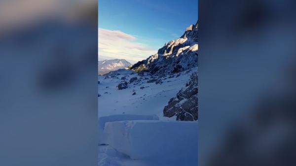 Risc de avalanşă de gradul 3 în Munţii Bucegi