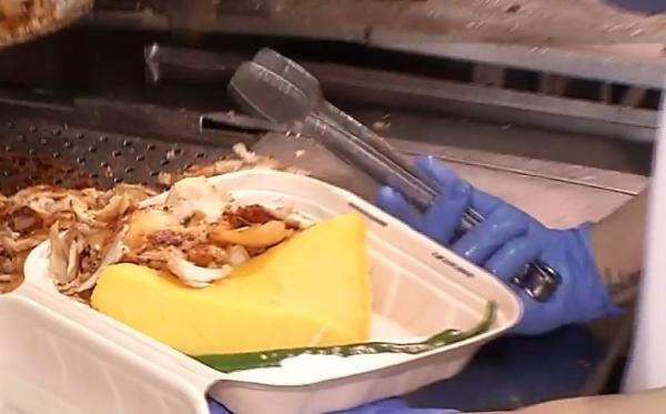 Două într-una: Şaorma cu mămăligă şi smântână. Invenţia culinară care a revoluţionat bucătăria