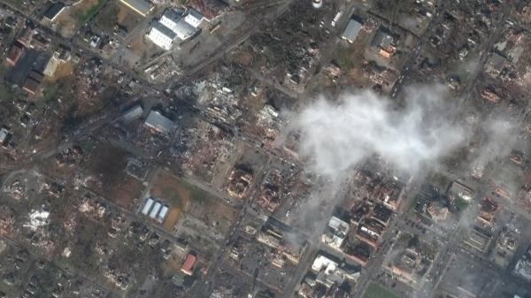 ”Arată ca după război”. Imaginile dezastrului după valul de tornade din SUA. Un șofer a scăpat cu viață după ce tornada l-a luat cu tot cu camion