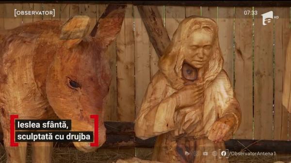 Colindele au fost înlocuite de zgomotul drujbei, în Timișoara. Un artist transformă buștenii în scena nașterii lui Iisus