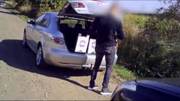 Reportaj BBC - Observator despre piața neagră a gazelor cu efect de seră. În România, buteliile cu gaz periculos sunt vândute direct din portbagaj