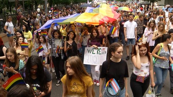 Implicațiile deciziei istorice a Curţii Europene de Justiţie, prin care partenerii de acelaşi sex şi copiii lor vor fi recunoscuţi ca o familie