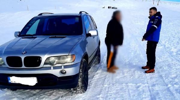 Au intrat cu BMW-urile pe pârtie, printre schiori. Imagini revoltătoare într-o staţiune din România. Ce amenzi au primit bărbaţii