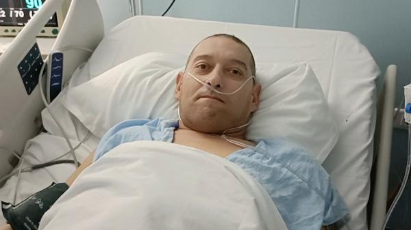 Bărbat cu un rinichi de 7 kilograme, salvat de la o viață de chin de către mama lui: "Am știut de la bun început că există un Dumnezeu"