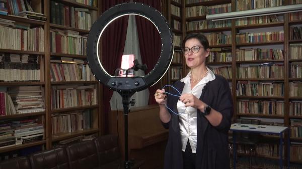 Profa de mate de pe TikTok, înger păzitor pentru 100 de copii din adăpostul unei mănăstiri din Rădăuţi. Florentina luptă acum pentru viitorul lor