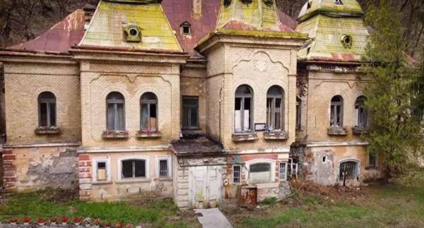 ”Flori la Castel”, seria de documentare care salvează istoria. Castelul lui Alexiu Pocol din Maramureș, o bijuterie arhitecturală în ruină, va fi restaurat