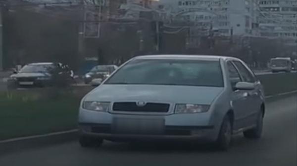 Câte reguli poate încălca un şofer în 60 de secunde? Imagini incredibile surprinse la Galaţi