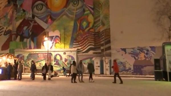 Patinoar cu acces gratuit pentru toată lumea, deschis în Piața Sfântul Ioan din Braşov