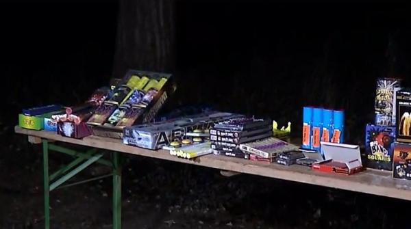 Dosar penal pentru 500 de oameni, prinşi când vindeau petarde ilegale. 44 de tone de materiale pirotehnice, confiscate în ultimele săptămâni