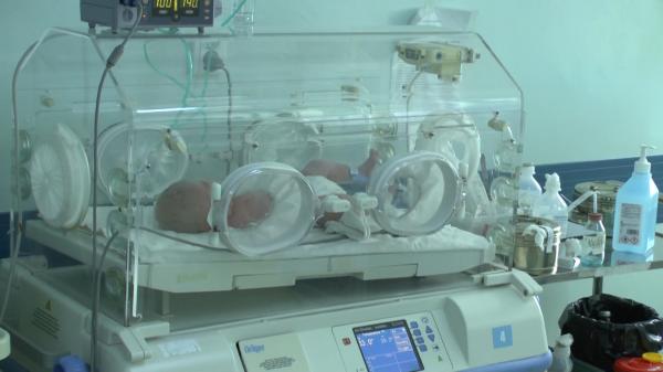 Dublă sărbătoare în familiile multor români. Zeci de bebeluşi au venit pe lume chiar în ziua de Crăciun