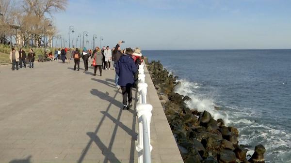 Tempetaturi de primăvară în mijlocul iernii. Turiştii de la mare s-au bucurat de vremea perfectă