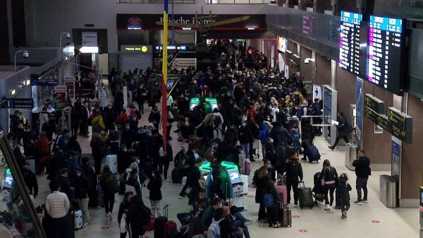 Românii îşi petrec Revelionul peste graniţă: Numărul pasagerilor s-a dublat pe Aeroportul Henri Coandă
