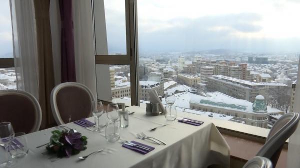 Turist în propriul oraş! Noaptea de Revelion, petrecută la hotel: "Vrem și noi altceva"