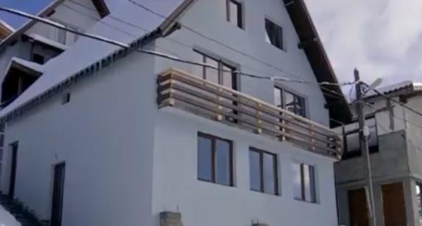 Vacanţă, distrusă de lipsa apei. Turiştii care au petrecut Crăciunul în Rânca au rămas fără apă curentă din cauza consumului prea mare