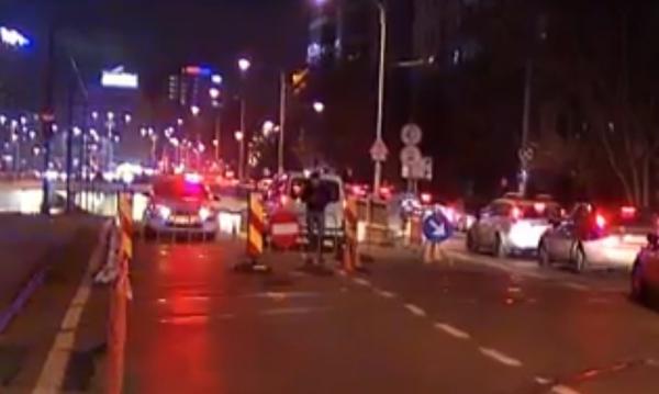 Circulaţie restricţionată în Pasajul Victoriei. Au căzut bucăţi de tencuială din plafon