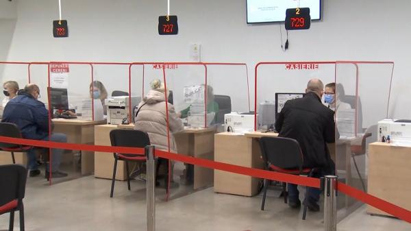 Românii stau la coadă să prindă un loc de parcare în marile oraşe. În Bucureşti tarifele au crescut şi de şapte ori