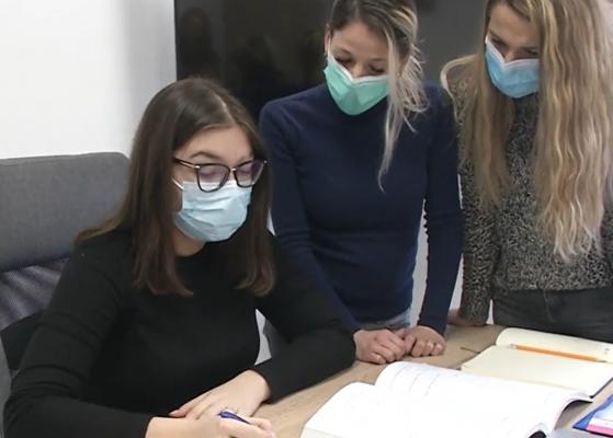 La doar 18 ani, Andreea a cucerit mediul academic din Olanda. Tânăra a obținut sute de medalii la concursurile de matematica