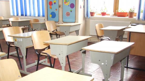 Școala a început românește: deloc în București, acasă în Giurgiu, pentru că nu a fost căldură în clase