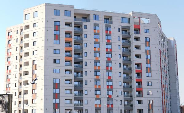 România e o țară de proprietari, dar experții avertizează: perioada dobânzilor mici s-a terminat, tinerii sunt sfătuiți să stea în chirie