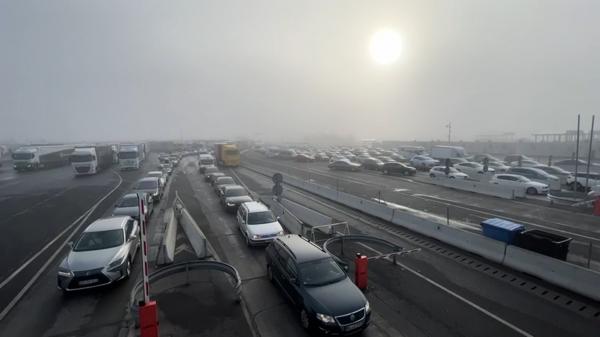 Sfaturile autorităților pentru românii care se întorc la muncă peste hotare. Măsurile luate în vămi