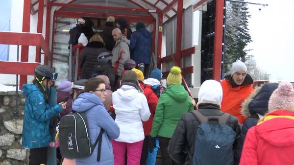 Bilanţ pe pârtii, după sărbători. Cea mai aglomerată zi din sezonul de schi, în Poiana Braşov