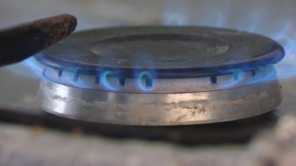 Românii plătesc de şase ori mai mult pentru gaze, comparativ cu începutul anului trecut. Furnizori mai puţini, facturi mai mari