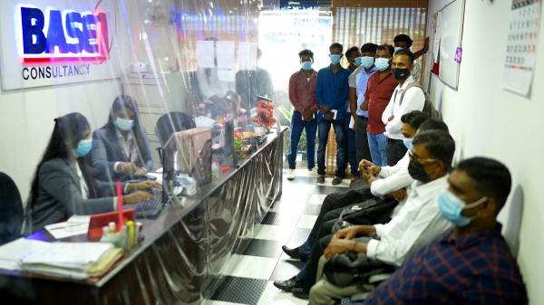 EXCLUSIV. Poveștile srilankezilor care se luptă să se angajeze în România. Muncesc pe salarii de 10 ori mai mari decât la ei