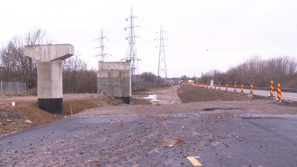 Cum se munceşte la două proiecte de infrastructură majore pentru România. Unii întârzie de 6 luni, alţii sunt gata înainte de termen
