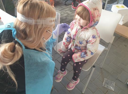 Val fără precedent de spitalizări în rândul copiilor cu COVID-19, în toată lumea. „Un copil cu Omicron poate infecta alţi 6 - 7 copii”