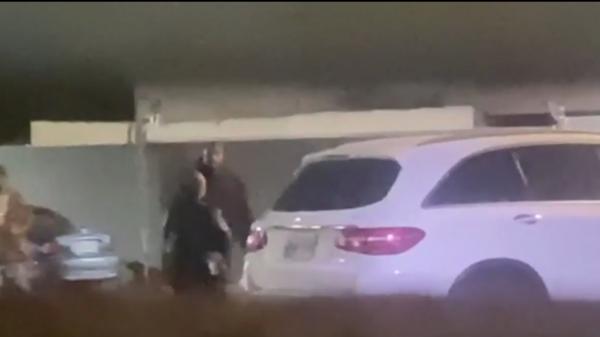 Kanye West, violent cu propriii fani: L-a doborât pe unul la pământ cu un pumn
