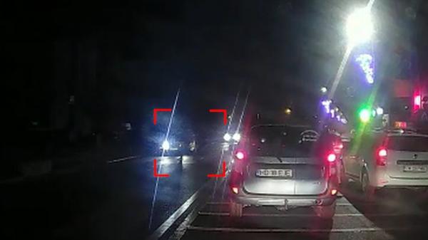 O șoferiță de 19 ani a lovit un băiat pe trecerea de pietoni. Tânăra spune că nu l-a văzut din cauza geamurilor înghețate
